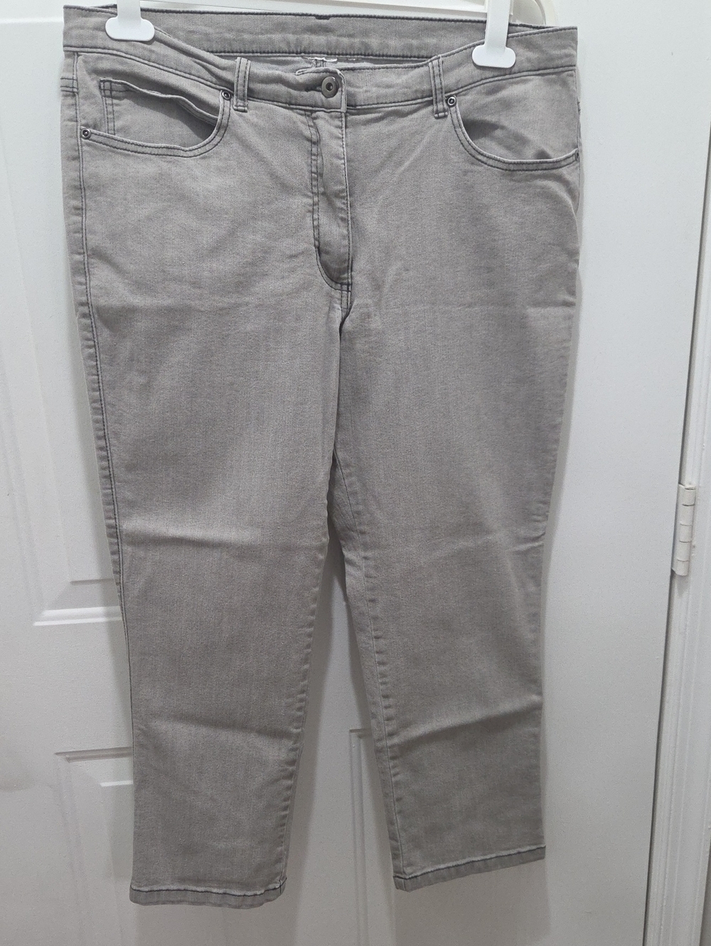 Women’s Slim Straight Jeans in Light Gray L/XL